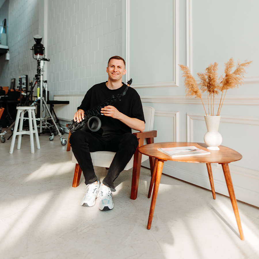 Portrait von Saxophonist Marius Trapp im Studio